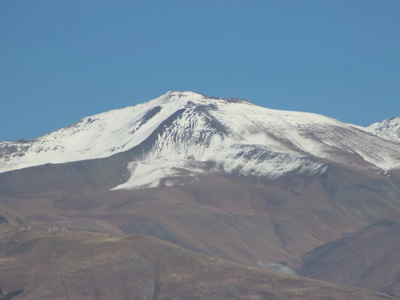 Erzincan ve Erzurum illerinde yüksek kesimlerde kar yağışı tahmin ediliyor.