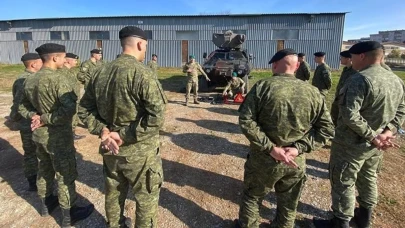 Mehmetçik, Kosovalı askerlere özel "Cobra" eğitimi veriyor.