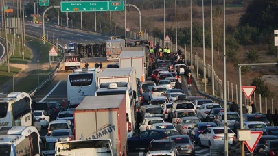 Anadolu Otoyolu'nda TIR devrildi, Ankara istikameti trafiğe kapandı!