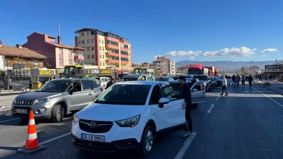 Kavşağın kapatılmasına yönelik tepkiler artıyor: Trafiği felç eden kara yolunu kapatma kararı tepki topladı