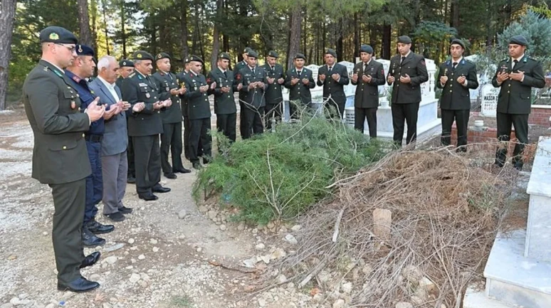 Mehmetçik, vatanı için mücadele ederken Teyzesi'ni unutmadı, duygusal anlar yaşandı.